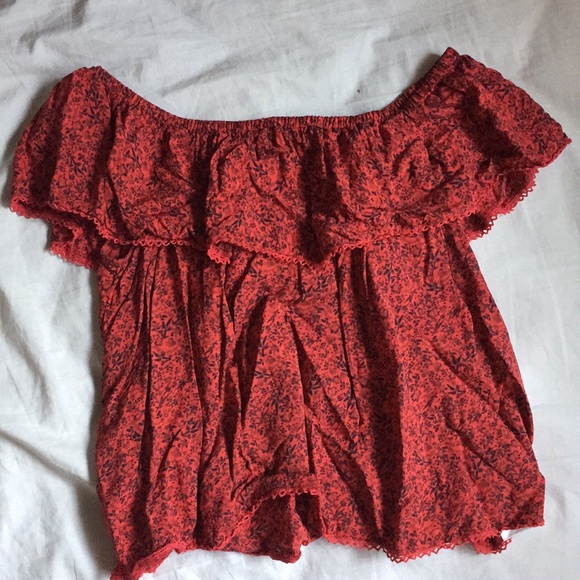 Aritzia over the shoulder ruffle top - Picture 2 of 3